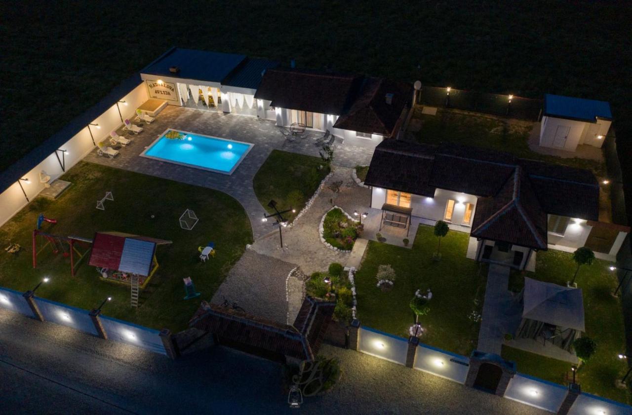 Family Estate Hadzalova Avlija Villa Bihac Bagian luar foto